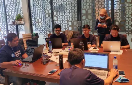 Suasana Kerja Programmer Layana